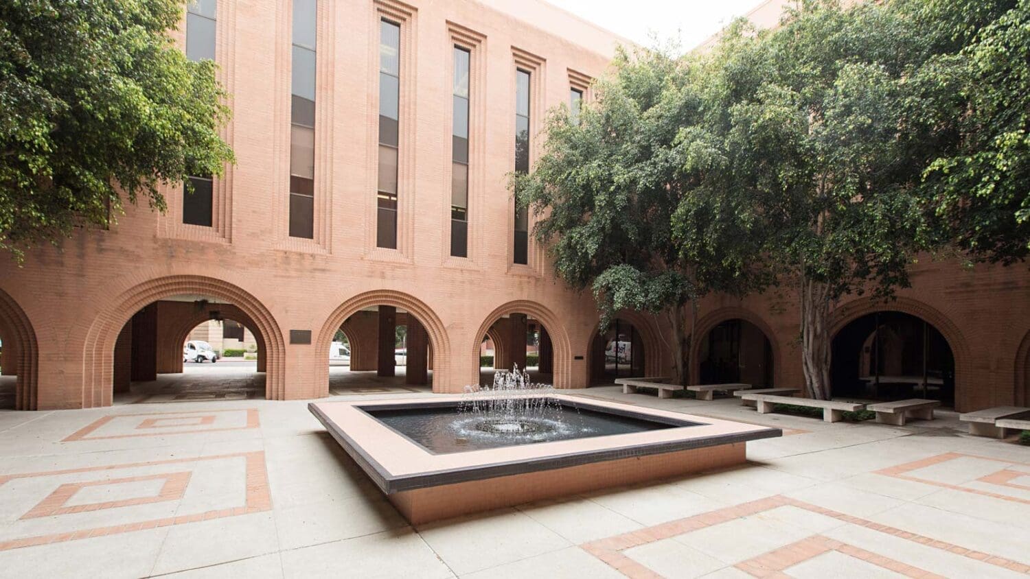 USC Leonard Davis courtyard and fountain
